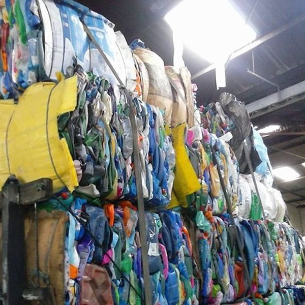 Pead peças pós consumo e pós industri - plástico - Guarulhos, SP - B2Blue - Compra e Venda de Resíduos