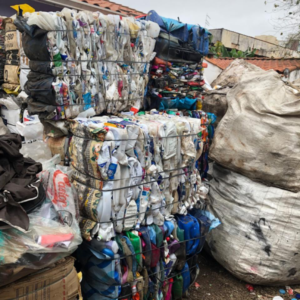 Resíduo: Garrafinha pead - B2Blue  - Compra e Venda de Resíduos