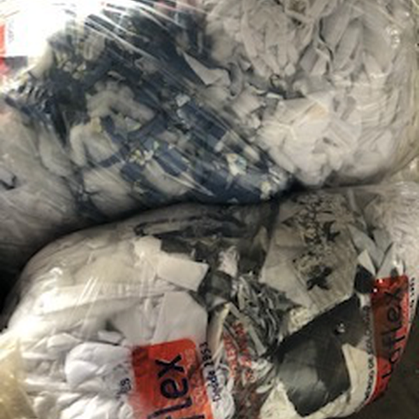 Retalho de tecido com espumas bordados - tecido - Hortolândia, SP - B2Blue - Compra e Venda de Resíduos