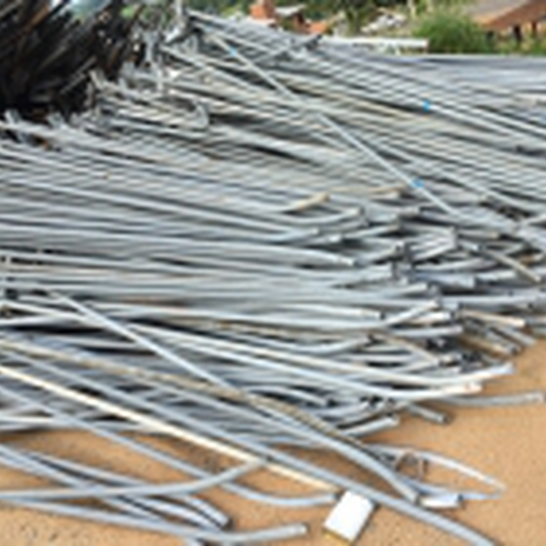 bracos de luminarias . - Metais