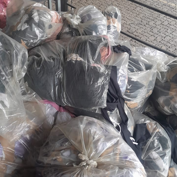 Resíduo: Resíduos de tecidos de confecção de roupas várias qualidades limps sem acab - B2Blue  - Compra e Venda de Resíduos