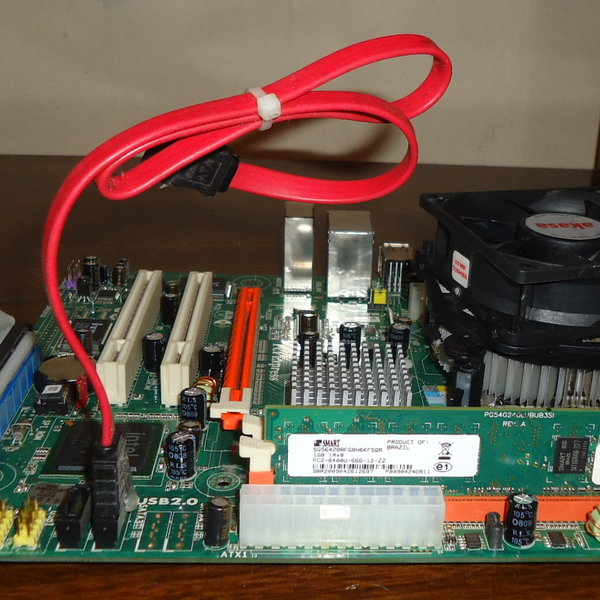 Resíduo: Vendo placa mãe já com o processador intel celeron completo 450 / 2.1 memoria ddr -2 / 1 gb de memoria placa mãe sti 001213 funcionando perfeitamente é só chegar e ligar acompanha 2 cabos  já vem com - B2Blue  - Compra e Venda de Resíduos