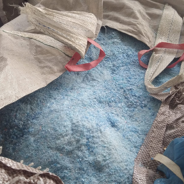 Resíduo: Borra de pet azul limpa e pó de pet - B2Blue  - Compra e Venda de Resíduos