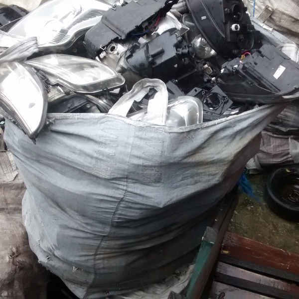 Sucata de farol e lanterna - sucata geral - São Paulo, SP - B2Blue - Compra e Venda de Resíduos