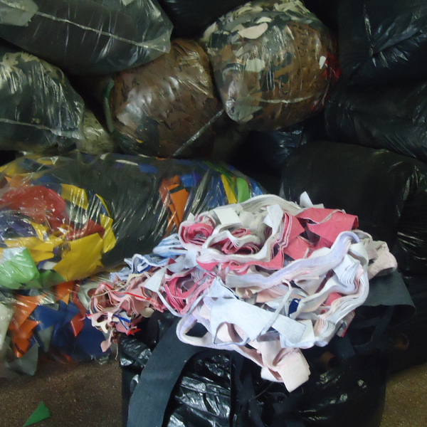 Aparas de pvc para extrusão - plástico - São Paulo, SP - B2Blue - Compra e Venda de Resíduos