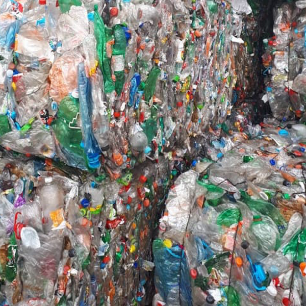 Garrafa pet - plástico - Santo André, SP - B2Blue - Compra e Venda de Resíduos