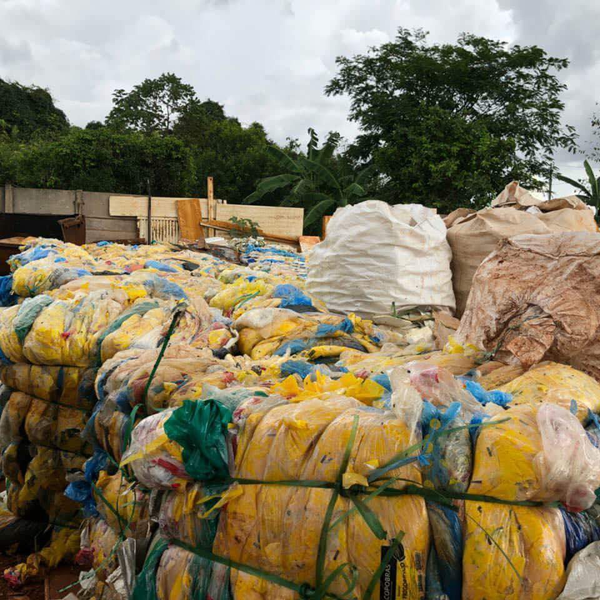 Resíduo: Plastico colorido boca de moinho - B2Blue  - Compra e Venda de Resíduos