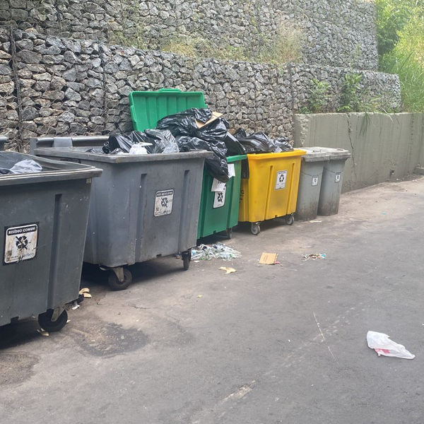 Garrafas diversas - outros - Belo Horizonte, MG - B2Blue - Compra e Venda de Resíduos