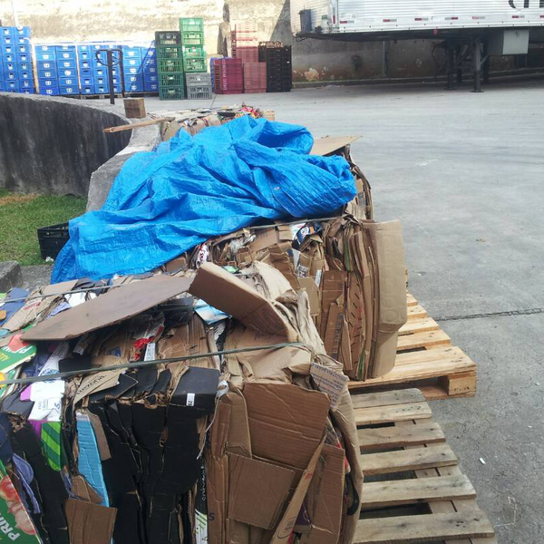 Papelão prensado - papel/papelão - Niterói, RJ - B2Blue - Compra e Venda de Resíduos