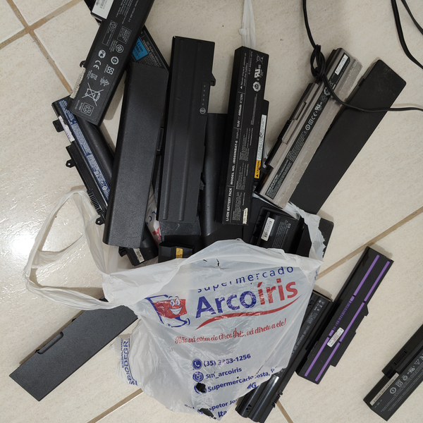 Baterias de notebook usadas - eletroeletrônicos - Itamonte, MG - B2Blue - Compra e Venda de Resíduos
