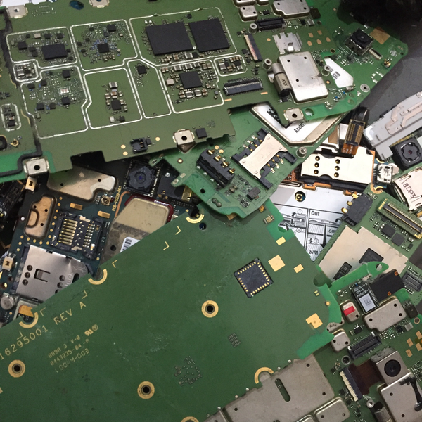 Placas de celulares - eletroeletrônicos - Itapecerica Da Serra, SP - B2Blue - Compra e Venda de Resíduos