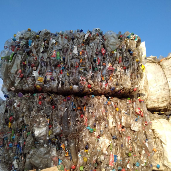 Pet óleo enfardado - plástico - BA, BA - B2Blue - Compra e Venda de Resíduos