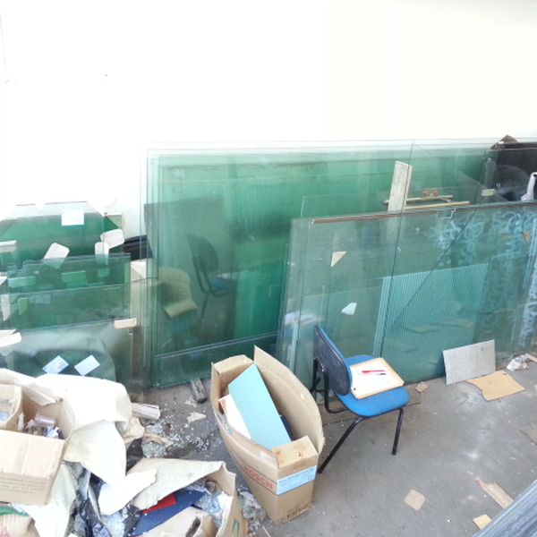 Vidros temperados - diversas medidas - vidro - Campinas, SP - B2Blue - Compra e Venda de Resíduos