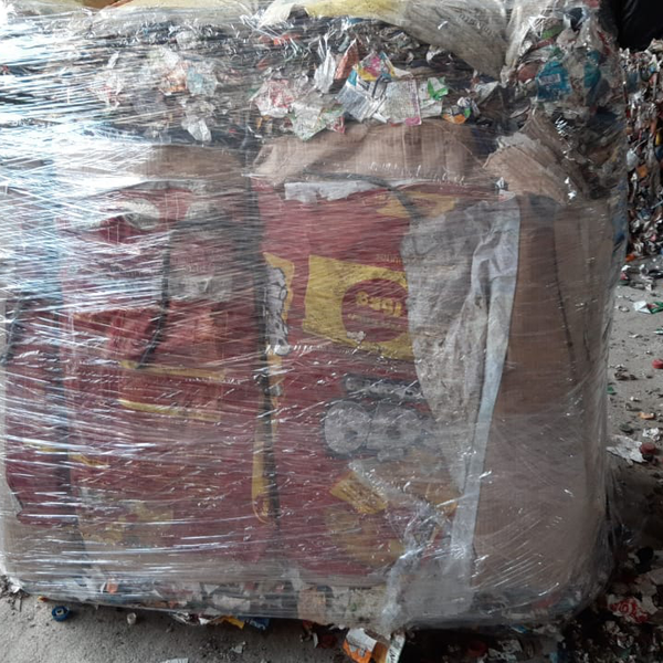Rotulo e tampas - plástico - Magé, RJ - B2Blue - Compra e Venda de Resíduos