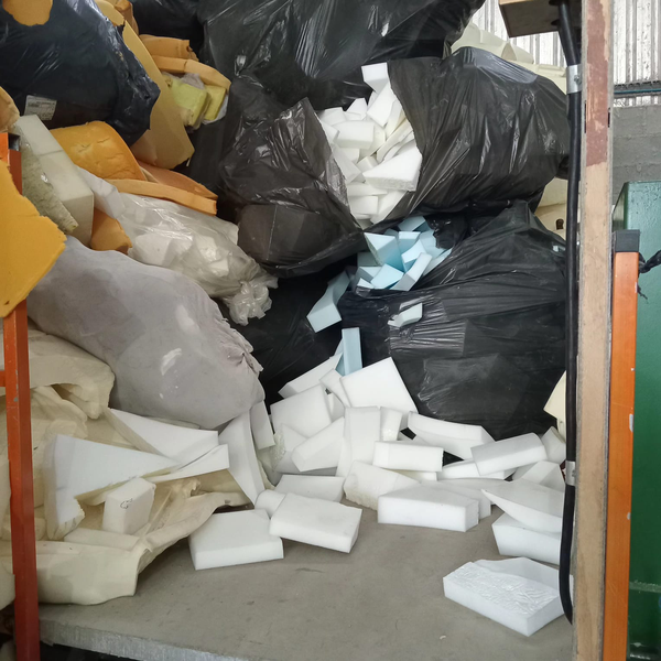 Resíduo: Flocos de espuma (bojo) 20ton/mês - B2Blue  - Compra e Venda de Resíduos