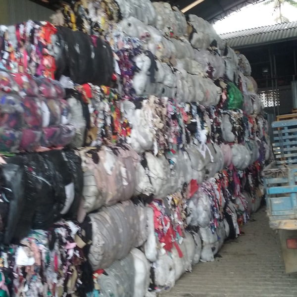 Resíduo: Apara de poliéster retalhos - B2Blue  - Compra e Venda de Resíduos