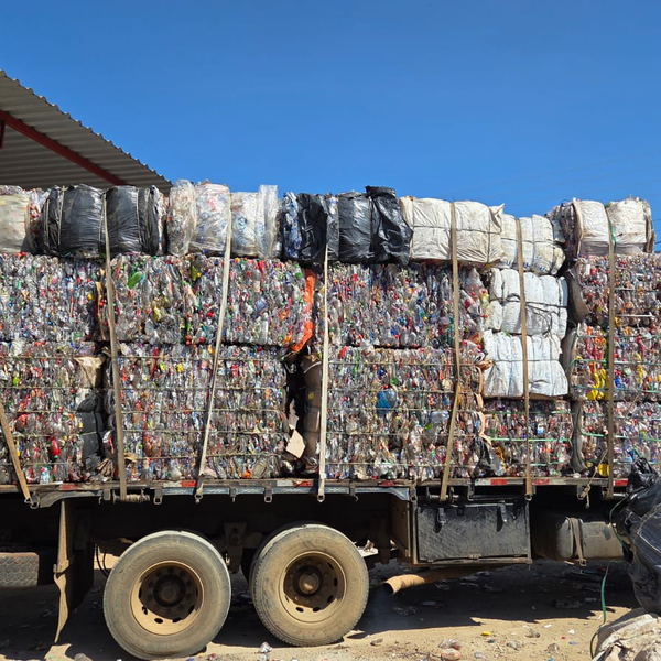 Pet - plástico - Limeira, SP - B2Blue - Compra e Venda de Resíduos