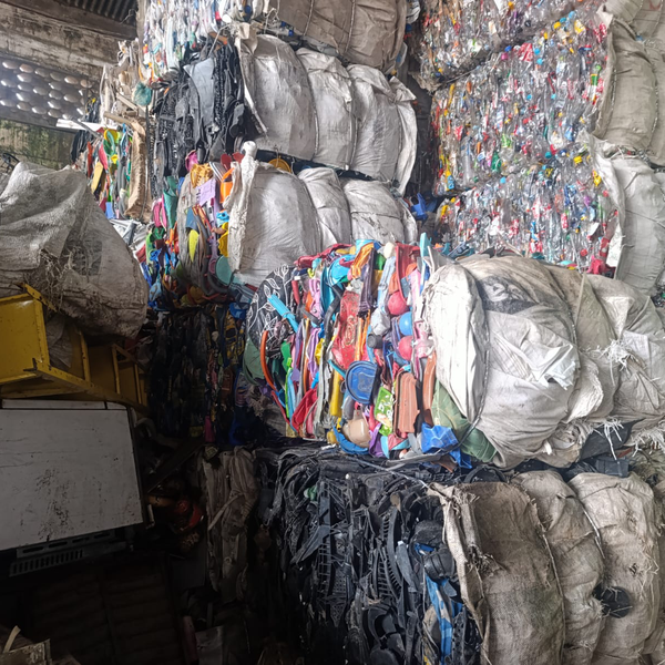 Pet  e pp - plástico - RESENDE, RJ - B2Blue - Compra e Venda de Resíduos