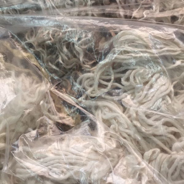 Resíduo: Resíduo de fios de seda pura - B2Blue  - Compra e Venda de Resíduos