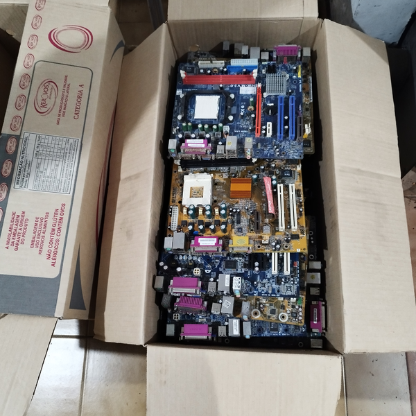 Placa de computadores - eletroeletrônicos - Petrópolis, RJ - B2Blue - Compra e Venda de Resíduos