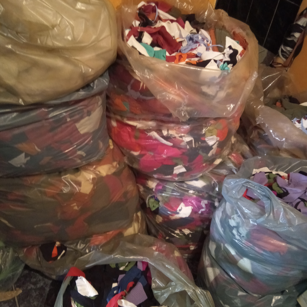 Resíduo: Residuos aparas fios texteis - B2Blue  - Compra e Venda de Resíduos