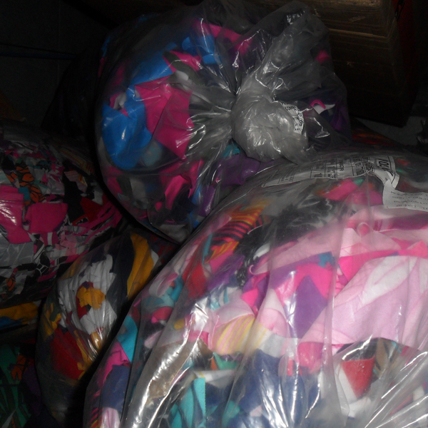Resíduo: Resíduos de retalhos textil diversos não classificado - B2Blue  - Compra e Venda de Resíduos
