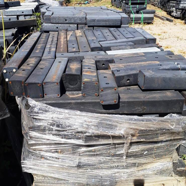 Estaca de madeira plástica - plástico - Itatiba, SP - B2Blue - Compra e Venda de Resíduos