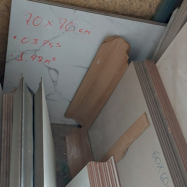 Resíduo: Cerâmica e tijolos quebrada. resíduos gerado durante a operação da loja. - B2Blue  - Compra e Venda de Resíduos