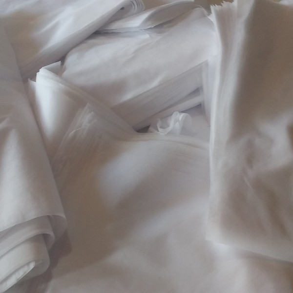 Retalhos de tnt - tecido nao tecido - plástico - VISCONDE DO RIO BRANCO, MG - B2Blue - Compra e Venda de Resíduos