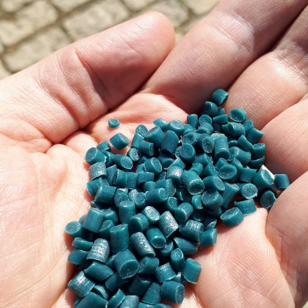 Polietileno colorido - plástico - Louveira, SP - B2Blue - Compra e Venda de Resíduos