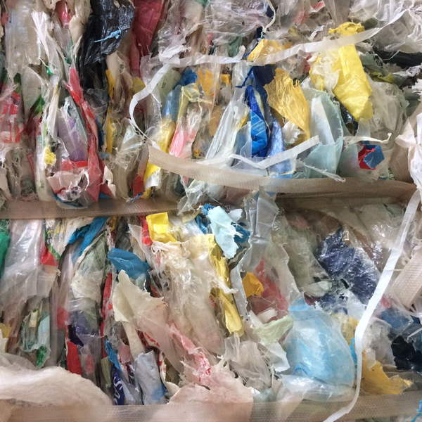 Aparas pe colorido lavado - plástico - Pérola, PR - B2Blue - Compra e Venda de Resíduos