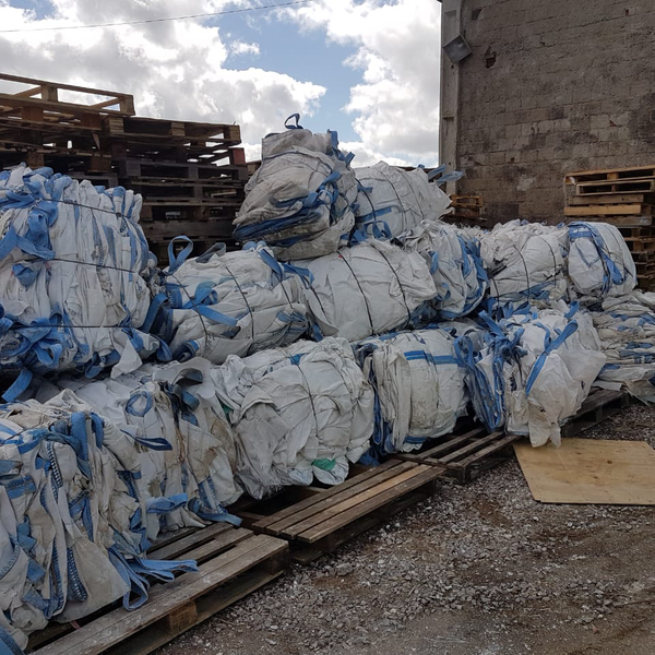 Sucata de ráfia branca - plástico - Gravataí, RS - B2Blue - Compra e Venda de Resíduos