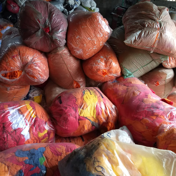 Aceito doação de retalhos de tecido.. Compro também.. - Tecido