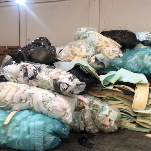 Espuma em flocos - plástico - SAO PAULO, SP - B2Blue - Compra e Venda de Resíduos