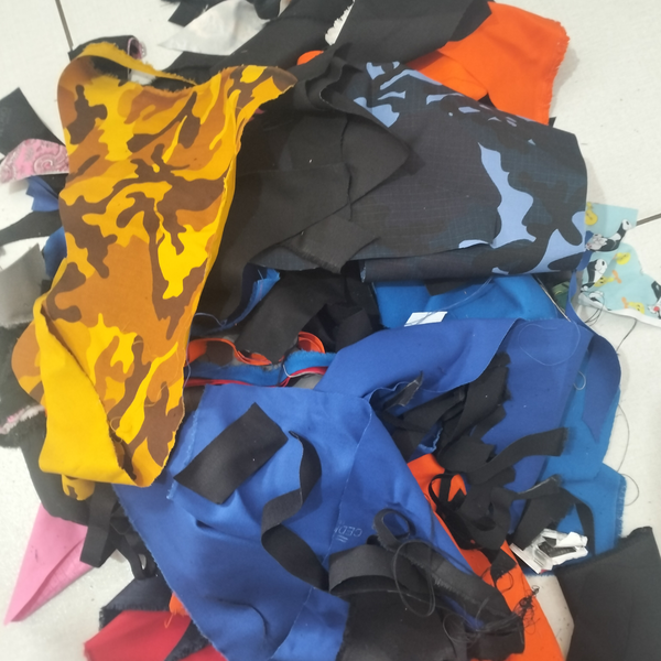 Retalhos de tecidos (pequenos) - tecido - São Mateus do Sul, PR - B2Blue - Compra e Venda de Resíduos