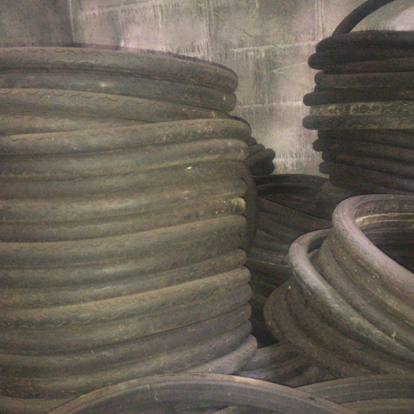 Resíduo: Pneus em bom estado - B2Blue  - Compra e Venda de Resíduos