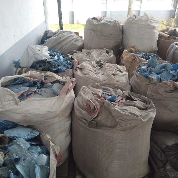 Resíduo: Borra de pet azul limpa e pó de pet - B2Blue  - Compra e Venda de Resíduos