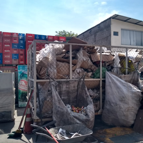 Latinha (aluminio) - metais - Ipatinga, MG - B2Blue - Compra e Venda de Resíduos