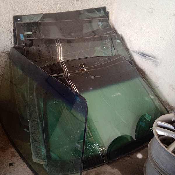 Parabrisas - vidro - TRES CORACOES, MG - B2Blue - Compra e Venda de Resíduos