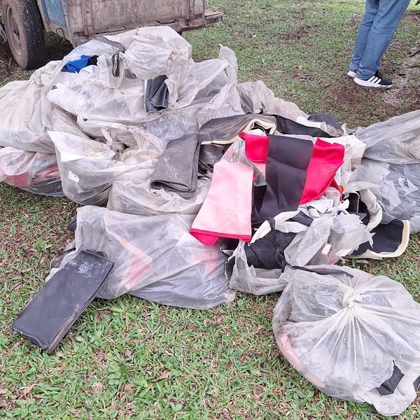 Couro colorido - tecido - São José dos Pinhais, PR - B2Blue - Compra e Venda de Resíduos