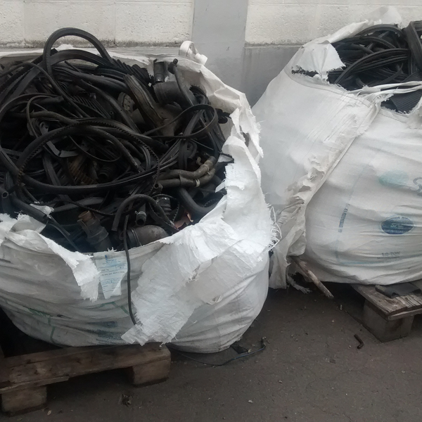 Resíduo: Borracha de porta de carro,mangueira de borracha - B2Blue  - Compra e Venda de Resíduos