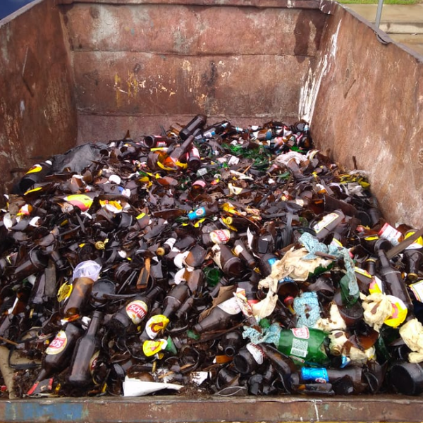 Vidro quebrado - vidro - Nova Friburgo, RJ - B2Blue - Compra e Venda de Resíduos