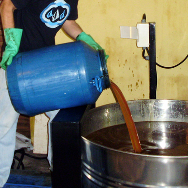 Óleos lubrificantes - classe i (perigosos) - São Paulo, SP - B2Blue - Compra e Venda de Resíduos