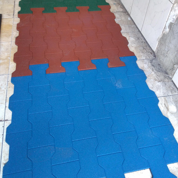 Pisos ecologicos p/ academias e playgrounds - plástico - São Bernardo Do Campo, SP - B2Blue - Compra e Venda de Resíduos