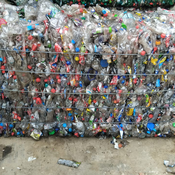 Fardos de pet industrial (cristal, verde, azul) - plástico - Pocos De Caldas, MG - B2Blue - Compra e Venda de Resíduos