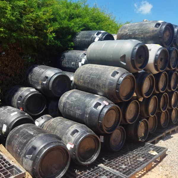 Bombonas 200 litros - plástico - Jundiaí, SP - B2Blue - Compra e Venda de Resíduos