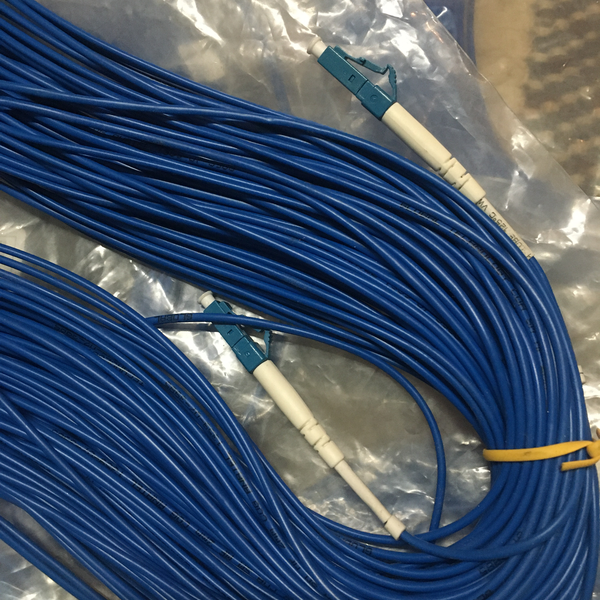 Resíduo: 21 unidades de cabo óptico marcas:rosenberger global tech - B2Blue  - Compra e Venda de Resíduos