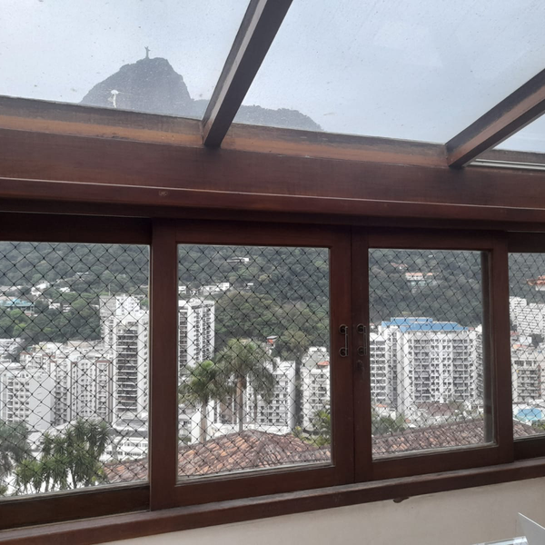 Resíduo: Portas maciças de madeira - B2Blue  - Compra e Venda de Resíduos