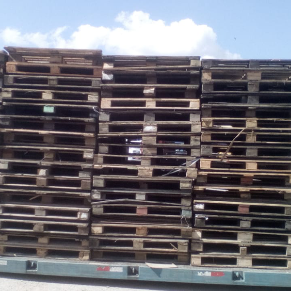 Pallets de madeira quebrados - Madeira