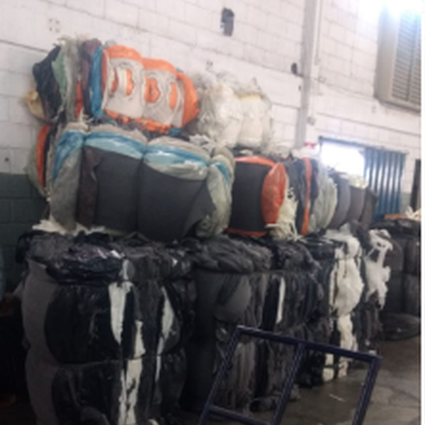 Aparas de espuma - plástico - Nova Serrana, MG - B2Blue - Compra e Venda de Resíduos